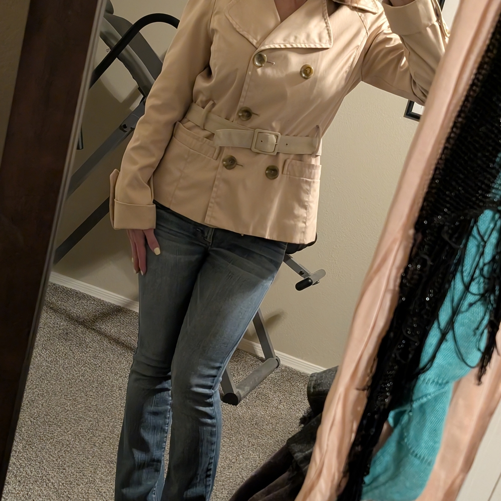 Kenneth Cole New York Cream Belted Short Trench Coat - Picture 1 of 6